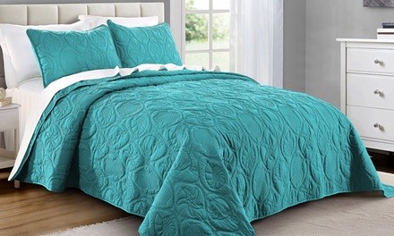 Fresh Linen Reversible Oversized Quilt Set (2- or 3-Piece)