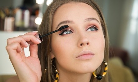 Up to 48% Off on Eyelash Extensions at FavelaBeauty