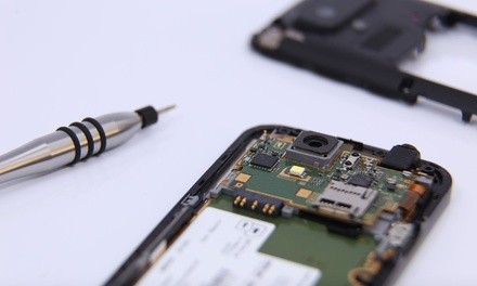 iPhone or iPad Screen Repair at Experimac (Up to 63% Off). Eight Options Available. 