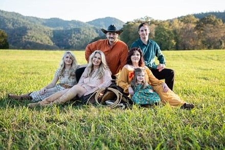 Up to 85% Off on Seasonal Photography at Isaac Trotter Photography