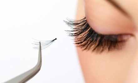 Up to 41% Off on Eyelash Extensions at DaeMinks