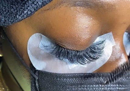 Up to 37% Off on False Eyelash Application at The Beautè Bar