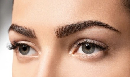 Accentuate the shade and shape of the eyebrows with lamination and tinting session