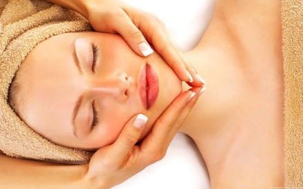 Up to 77% Off on Spa/Salon Beauty Treatments (Services) at Aroma Threading And Spa