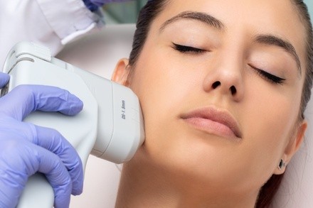 Up to 58% Off on Moisturizing Facial at FacingIt