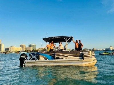 Up to 20% Off on Motorboat Rental at Miami boat rental experiences