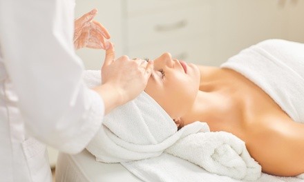 Up to 50% Off on Facial at Glow Refinery