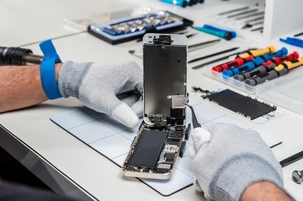Up to 81% Off on On Location Cell Phone Repair at Flipper Tech