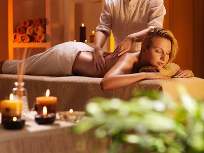 Up to 47% Off on Full Body Massage at Glam Looks Beauty Bar