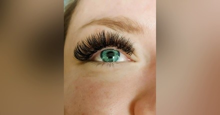 Up to 40% Off on Eyelash Extensions at Pretty and pink beauty llc