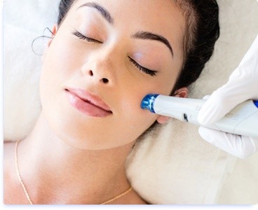 Up to 47% Off on HydraFacial at Essenz Beauty Salon